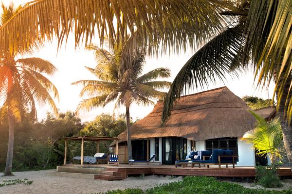 zura-Benguerra-beach-lodge-exterior-Bazarato-Archipelago-Mozambique-@AzuraRetreats-@andbeyond