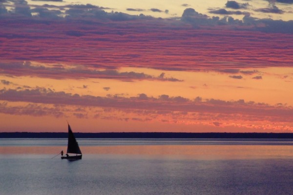 Azura-Benguerra-dhow-sailing-Bazarato-Archipelago-Mozambique-@AzuraRetreats-