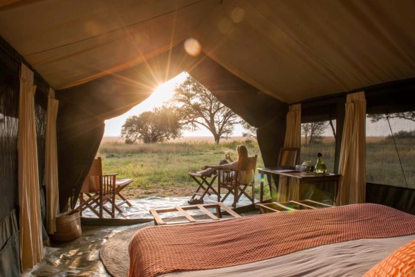 Bedroom-Dawn-Serengeti-Safari-Camp-Tanzania-@NomadTanzania