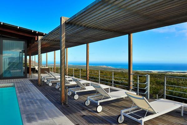 Grootbos-whale-watching-boat-trips-walker-bay-SouthAfrica
