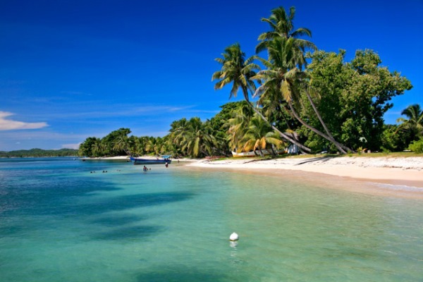 Princesse-Bora-Ile-Ste-Marie-Madagascar-beach-jetty-palm-tree-Plage-Leroy-@PrincesseBora