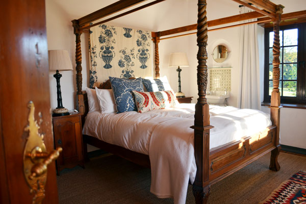 Boschendal-Farm-Cape-SouthAfrica-Rhodes-Cottage-four poster bedroom