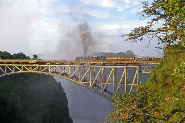 zambia-zimbabwe-bushtracks-express-steam-train2-600-400