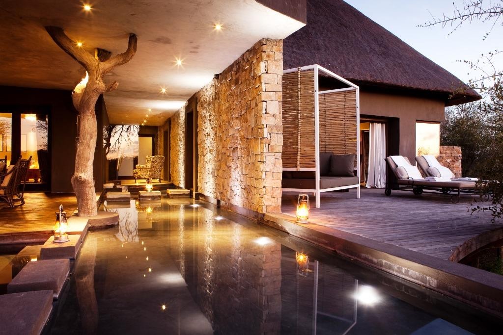 pool and courtyard Chitwa private safari house, Sabi Sand, South Africa 