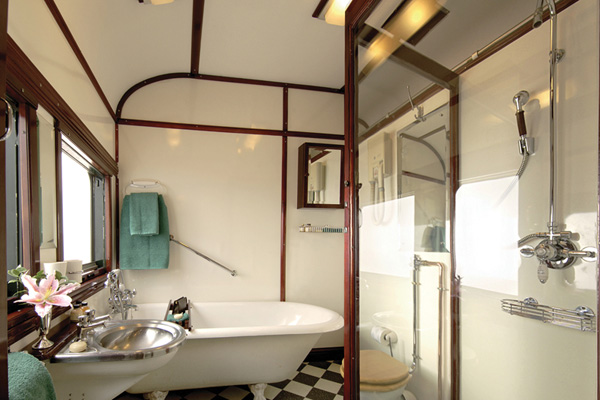 Rovos Rail bath, luxury train