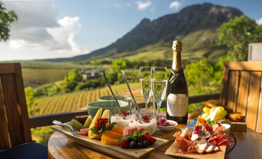 Delaire Graff - Breakfast in the luxury lodge Cape, South Africa