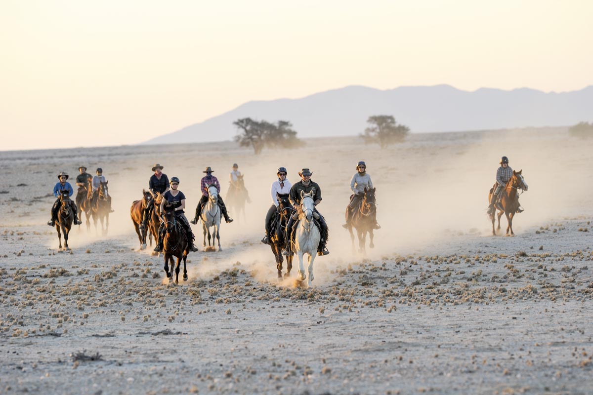 Namibia Horse safari, desert ride 