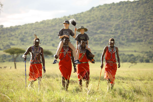 Kichwa Tembo guides walking with children, 