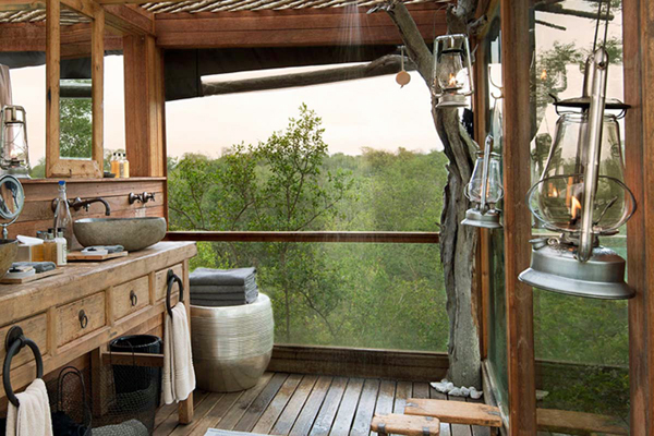 Luxury ensuite bathroom and a hot shower, Kingston Treehouse
